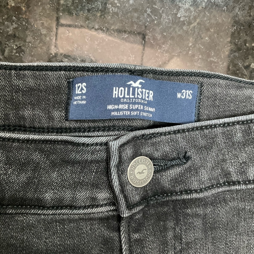 Hollister Dark Gray High-Rise Jeans